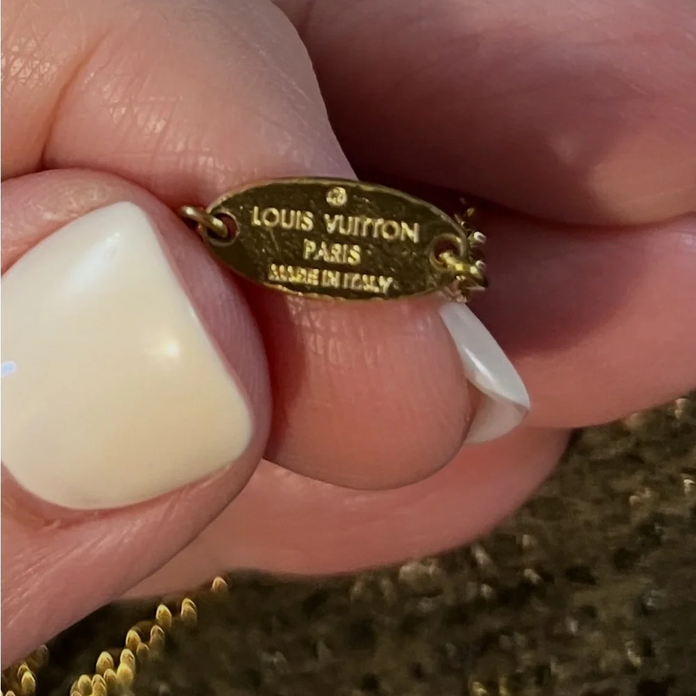 Louis Vuitton Gold V Pendant Necklace - Picture 2 of 5